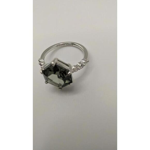 Elegant Hexagon Cut Silver Ring with Unique Stone Size 6 - Picture 6 of 9